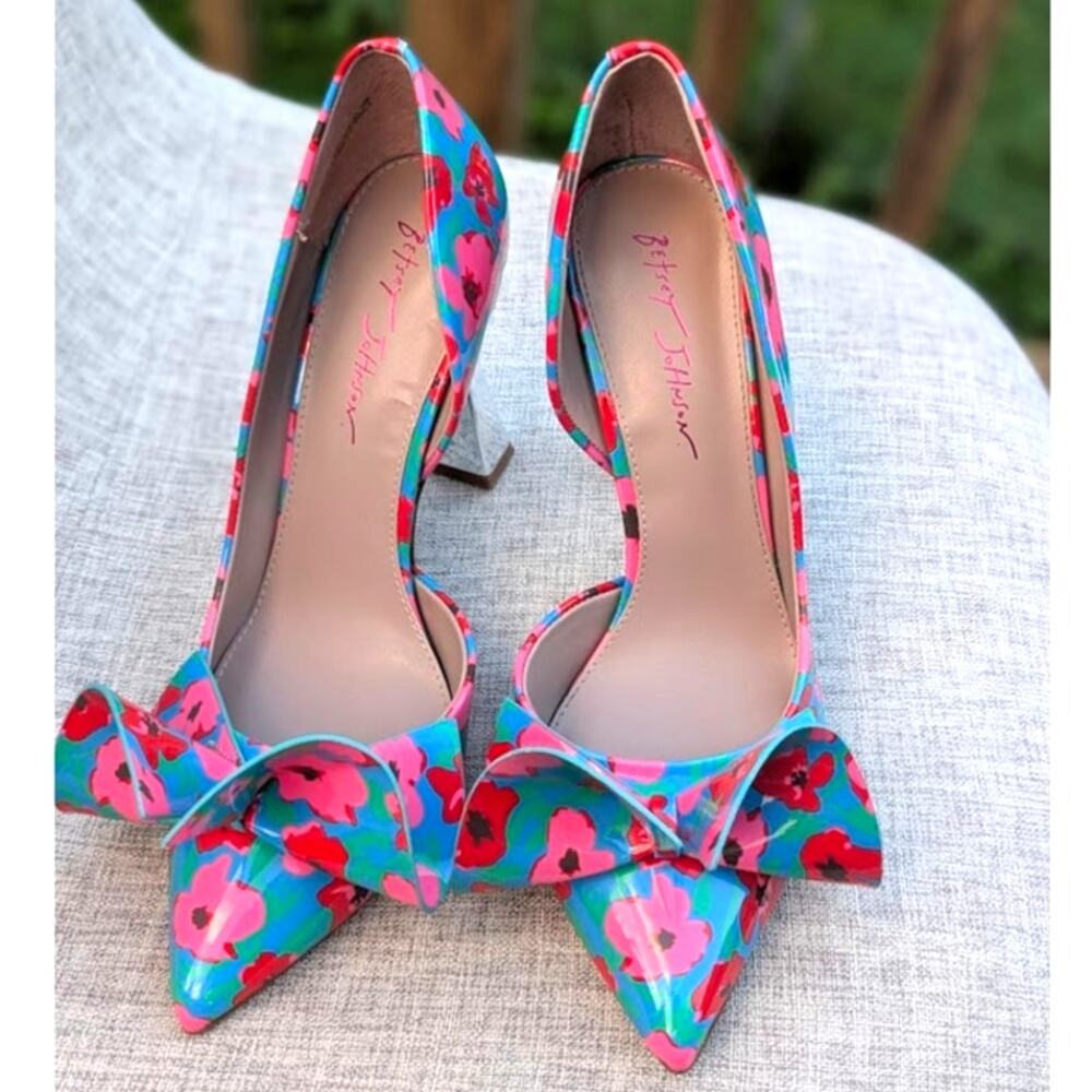 Betsey Johnson Nobble Bow D'Orsay Silver Heels Size 10M Pumps Floral Retro New - Picture 7 of 9